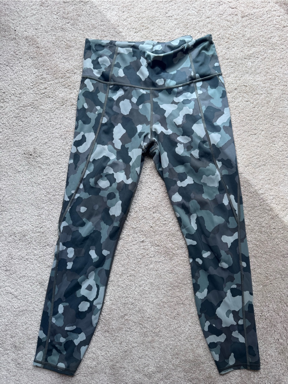 Athleta Camo Lightning 7/8 Tight
